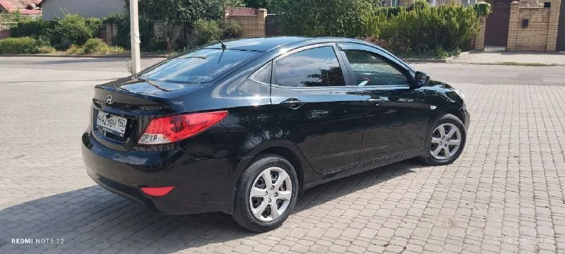Hyundai solaris 2012г 1,6 механика 186т км. авто в отличном состоянии. 4 стеклоподъёмника, электро зеркала, обогрев зеркал, сидений и лобового стекла. технически состояние хорошее без нюансов. полностью обслужен, новый грм, рабочий кондиционер. прозрачная история, зелёная автотека, в заводском окрасе без дтп, сигнализация, магнитола, камера заднего вида. автомобиль полностью обслужен. сел и поехал. я хозяин. переоформление в любом виде. 850000 руб. торг. автомобиль находится в донецке тел. +79493409187 - фотография - 7