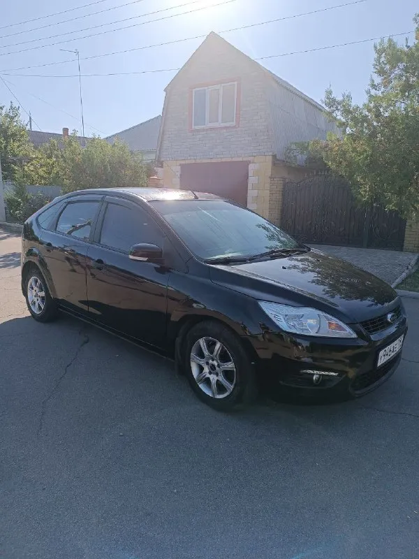 Продаётся форд фокус 2011 года,1.6 бензин, состояние отличное, пробег 116.000, кондиционер, эл. стеклоподъёмники, магнитофон, парктроник, сигнализация, цена 630.000 торг все вопросы по телефону звоните по номеру телефона, ☎️+79497316305 женя мариуполь - фотография - 2