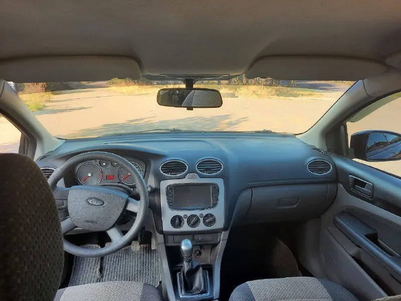 Продаётся форд фокус 2011 года,1.6 бензин, состояние отличное, пробег 116.000, кондиционер, эл. стеклоподъёмники, магнитофон, парктроник, сигнализация, цена 630.000 торг все вопросы по телефону звоните по номеру телефона, ☎️+79497316305 женя мариуполь - фотография - 7