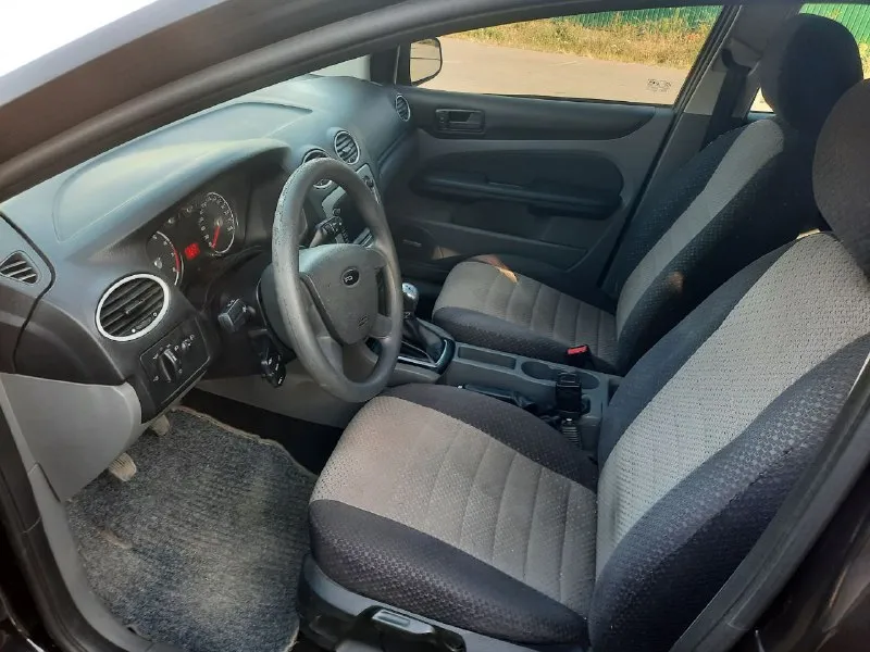 Продаётся форд фокус 2011 года,1.6 бензин, состояние отличное, пробег 116.000, кондиционер, эл. стеклоподъёмники, магнитофон, парктроник, сигнализация, цена 630.000 торг все вопросы по телефону звоните по номеру телефона, ☎️+79497316305 женя мариуполь - фотография - 8