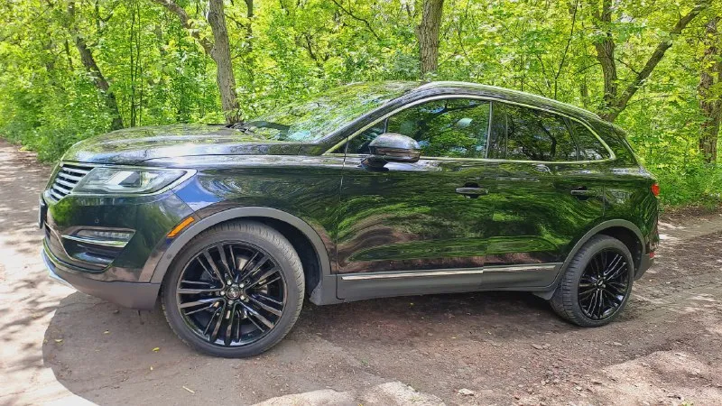 Цена 2 400 000 руб. +79493137313 2015 год. родной пробег 200 000 км lincoln mkc performance автомобиль имеет три режима: комфортный, обычный, спортивный. меняется усилие на руле, подвеска становится жёстче или мягче, переключение передач на более высоких или низких оборотах. надежный мотор ford 2.3 на 285 л. с.(240 в птс без лишних налогов) такой-же устанавливают на мустанг. разгон 0-100 = 6.5 с. не расходует масло вообще от замены до замены. изнутри чистый (без отложений горелого масла). отсутствуют какие-либо течи или запотевания в том числе и на турбине. подогрев всех сидений, кондиционер (вентиляция) передних сидений, электро регилировка и подогрев руля, подрулевые лепестки переключения передач в ручном режиме, двойные стекла, складывание зеркал при закрытии авто, панорамная крыша с люком, камера заднего вида с разными вариантами настройки, парктроники перед и зад, адаптивный круиз контроль и свет, удержание в полосе с подруливанием, предупреждение о резком сближении 📞 звоните: +7(949)3137313 - фотография - 3