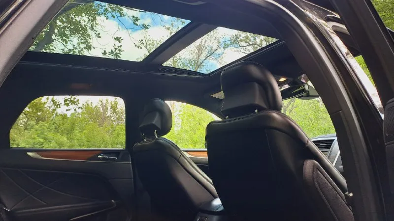 Цена 2 400 000 руб. +79493137313 2015 год. родной пробег 200 000 км lincoln mkc performance автомобиль имеет три режима: комфортный, обычный, спортивный. меняется усилие на руле, подвеска становится жёстче или мягче, переключение передач на более высоких или низких оборотах. надежный мотор ford 2.3 на 285 л. с.(240 в птс без лишних налогов) такой-же устанавливают на мустанг. разгон 0-100 = 6.5 с. не расходует масло вообще от замены до замены. изнутри чистый (без отложений горелого масла). отсутствуют какие-либо течи или запотевания в том числе и на турбине. подогрев всех сидений, кондиционер (вентиляция) передних сидений, электро регилировка и подогрев руля, подрулевые лепестки переключения передач в ручном режиме, двойные стекла, складывание зеркал при закрытии авто, панорамная крыша с люком, камера заднего вида с разными вариантами настройки, парктроники перед и зад, адаптивный круиз контроль и свет, удержание в полосе с подруливанием, предупреждение о резком сближении 📞 звоните: +7(949)3137313 - фотография - 8