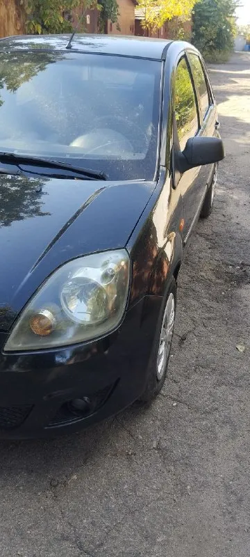 Продам ford фиеста. в отличном состоянии. 2007г. пробег 220. объем 1.6. в максимальной комплектации. всë работает. ходовая в идеале. ничего не стучит, не гремит. + зимние колеса на литых дисках. цена 410 тыс. хороший торг реальному покупателю. документы чистые. тел: +7 949 406 11 79 📲 tg: сергей 📞 звоните: +7(949)4061179 - фотография - 3