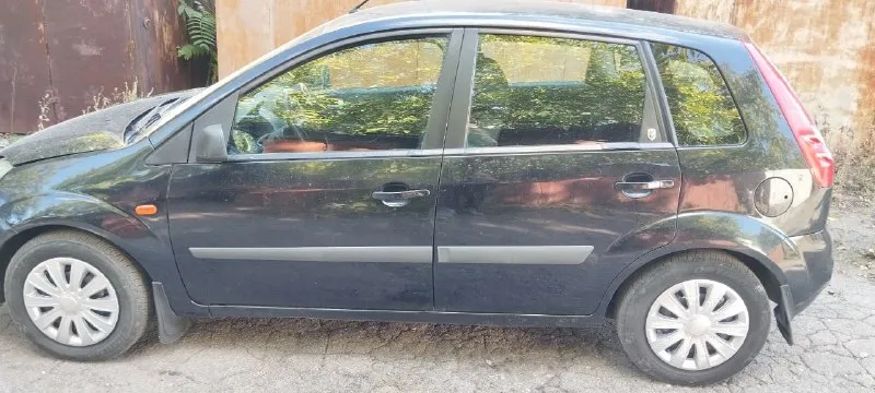 Продам ford фиеста. в отличном состоянии. 2007г. пробег 220. объем 1.6. в максимальной комплектации. всë работает. ходовая в идеале. ничего не стучит, не гремит. + зимние колеса на литых дисках. цена 410 тыс. хороший торг реальному покупателю. документы чистые. тел: +7 949 406 11 79 📲 tg: сергей 📞 звоните: +7(949)4061179 - фотография - 5