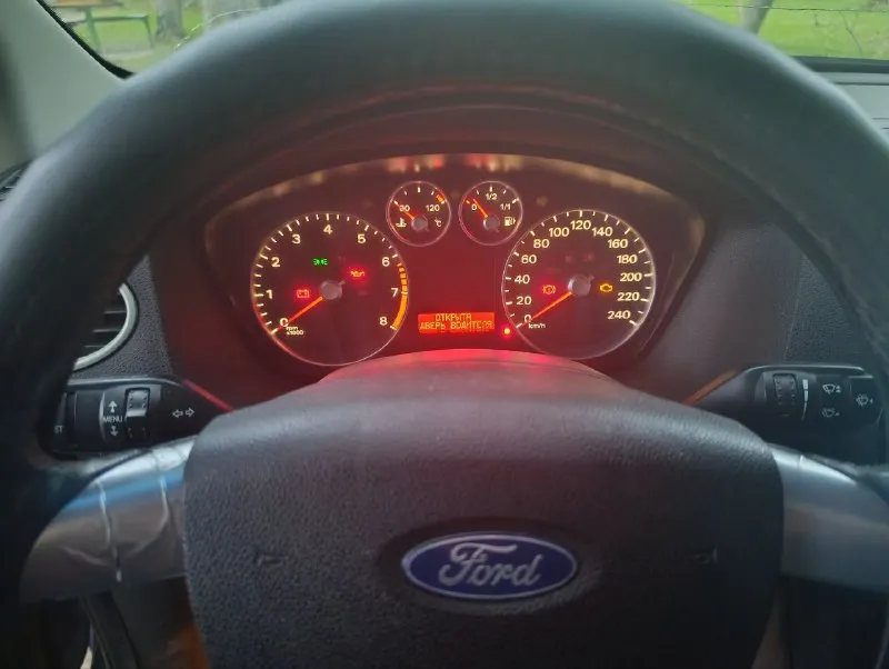 Срочно продам форд фокус 2007 г цена 570 000 рублей. в хорошем состоянии. пробег 230 000. двигатель... - фотография