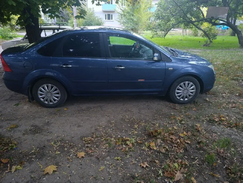 Срочно продам форд фокус 2007 г цена 570 000 рублей. в хорошем состоянии. пробег 230 000. двигатель цепной 2х литровый, 145 лс, механика, пятиступка, новые передние стойки и пружины, после замены масла( синтетика 5 w-40 ) и антифриза авто прошло 100 км. магнитола андроид 9 дюймов, блютуз, навигация. камера заднего вида. 4 эл. стеклоподъемника подогрев передних сидений, электрозеркала с подогревом, курсовая устойчивость, кондиционер. центральный замок. два ключа. возможен обмен с моей доплатой. хозяин по документам. вопросы по телефону +79497261167 - фотография - 7