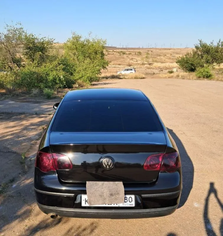 Фольксваген пассат ( passat ) б6 1.6 механика 2008 год пробег: 350 тыс. км. цена: 750.000 рублей. обоснованный торг у капота. климат контроль, электроручник, 2 стеклоподъёмника, обогрев сидений, передние стекло и задние стекло. комплект зимний резины на железках, и лето на титанах. я владелец, зеленая автотека. абсолютно исправный и ухоженный автомобиль. вложений не требует, салон в идеале, такой еще поискать. все документы в порядке, на руках. также рассматриваю обмен на газель, только с термобудкой рефрежиратор. харцызск +79494838897 - фотография - 2