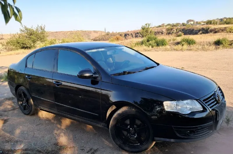 Фольксваген пассат ( passat ) б6 1.6 механика 2008 год пробег: 350 тыс. км. цена: 750.000 рублей. обоснованный торг у капота. климат контроль, электроручник, 2 стеклоподъёмника, обогрев сидений, передние стекло и задние стекло. комплект зимний резины на железках, и лето на титанах. я владелец, зеленая автотека. абсолютно исправный и ухоженный автомобиль. вложений не требует, салон в идеале, такой еще поискать. все документы в порядке, на руках. также рассматриваю обмен на газель, только с термобудкой рефрежиратор. харцызск +79494838897 - фотография - 3