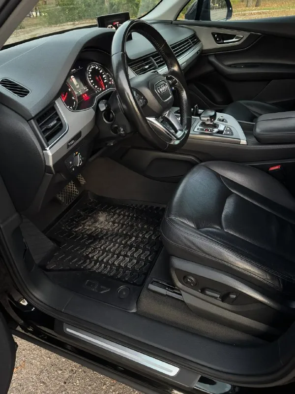 Продам audi q7 2016 г. в. 3л. 249л. с.(600 крутящего момента),310000 км. пробег трассовый(до 2020 года автомобиль был на юрлице), мной машина была куплена в 2023 году. автомобиль в идеальном состоянии! бережное отношение и гаражное хранение. российский учёт(180 регион), я хозяин по документам(птс, стс), машина местная, куплена в ростове на дону у официального дилера. все то по регламенту. двигатель обслужен(поменяна цепь грм, клапанные крышки, прокладки, форсунки обслужены). два комплекта резины r20(зима, лето). цена: 3 600000 (торг). автомобиль находится в г. донецке. контактный : +7(949) 419 03 09 📞 звоните: +7(949)4190309 - фотография - 7