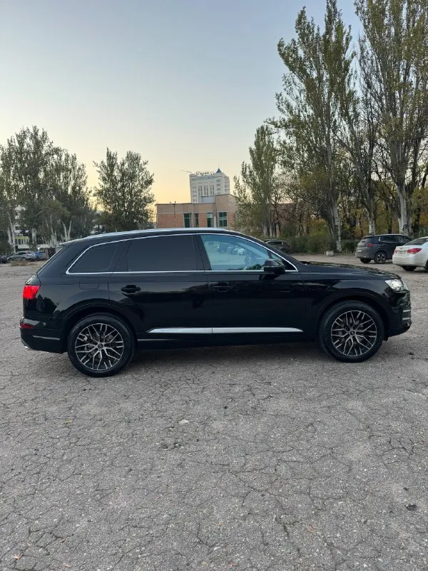Продам audi q7 2016 г. в. 3л. 249л. с.(600 крутящего момента),310000 км. пробег трассовый(до 2020 года автомобиль был на юрлице), мной машина была куплена в 2023 году. автомобиль в идеальном состоянии! бережное отношение и гаражное хранение. российский учёт(180 регион), я хозяин по документам(птс, стс), машина местная, куплена в ростове на дону у официального дилера. все то по регламенту. двигатель обслужен(поменяна цепь грм, клапанные крышки, прокладки, форсунки обслужены). два комплекта резины r20(зима, лето). цена: 3 600000 (торг). автомобиль находится в г. донецке. контактный : +7(949) 419 03 09 📞 звоните: +7(949)4190309 - фотография - 8