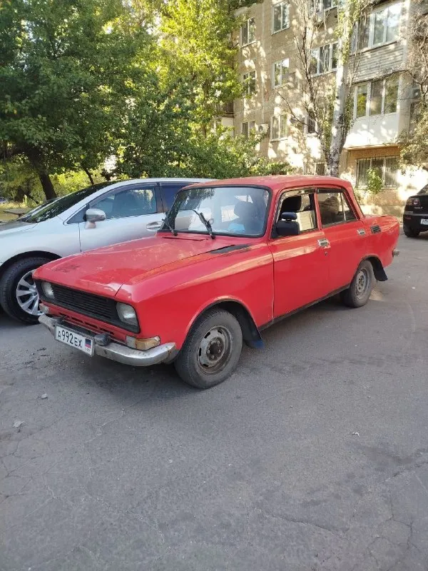 Продам москвич 2140 на ходу на 180 регионе на мне, напишу дкп без проблем резина всесезонка хорошая поварены полы, поварен лонжерон, пороги переварены по кузову хороший, в покраске не нуждается полностью залит мастикой как из салона так и с днища передняя стенка зашумлена зад зашумлен частично акум 75тка есть подводка под газ и газ вписан в доки ручник жигулёвский, держит приборка кастом шоховские приборы есть вырез под 2din магнитолу нужно глянуть передние тормоза, скорее всего прокачать 30 тысяч рублей с торгом г донецк остальная информация в лс или по номеру телефона +79494944599 📞 звоните: +7(949)4944599 - фотография - 2