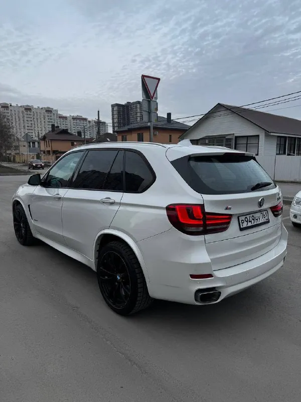 Телефон для связи +79920483736 для любителей бмв! продаю свою шикарную машину с очень крутыми наворотами! обьем двигателя 4.4, 2015 года, пробег 149000 км. автомобиль в хорошем состоянии. максимальная комплектация. датчики дверей, панорамная крыша, камера 360, датчики слепых зон, датчики шин, держание полосы и многое другое. мощный двигатель. пакет м. цвет салона-слоновая кость бережное хранение. родной окрас! для людей, которые любят роскошь, комфорт и статусность! все вопросы по телефону +79493640435 +79920483736 обмен не интересует! цена-3 млн @angelakinvest - фотография - 7