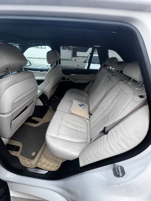 Телефон для связи +79920483736 для любителей бмв! продаю свою шикарную машину с очень крутыми наворотами! обьем двигателя 4.4, 2015 года, пробег 149000 км. автомобиль в хорошем состоянии. максимальная комплектация. датчики дверей, панорамная крыша, камера 360, датчики слепых зон, датчики шин, держание полосы и многое другое. мощный двигатель. пакет м. цвет салона-слоновая кость бережное хранение. родной окрас! для людей, которые любят роскошь, комфорт и статусность! все вопросы по телефону +79493640435 +79920483736 обмен не интересует! цена-3 млн @angelakinvest - фотография - 8