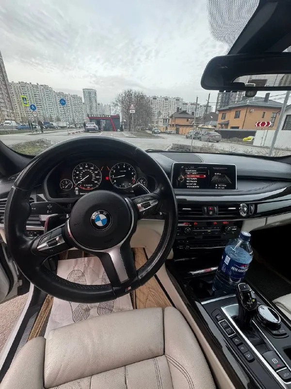 Телефон для связи +79920483736 для любителей бмв! продаю свою шикарную машину с очень крутыми наворотами! обьем двигателя 4.4, 2015 года, пробег 149000 км. автомобиль в хорошем состоянии. максимальная комплектация. датчики дверей, панорамная крыша, камера 360, датчики слепых зон, датчики шин, держание полосы и многое другое. мощный двигатель. пакет м. цвет салона-слоновая кость бережное хранение. родной окрас! для людей, которые любят роскошь, комфорт и статусность! все вопросы по телефону +79493640435 +79920483736 обмен не интересует! цена-3 млн @angelakinvest - фотография - 9