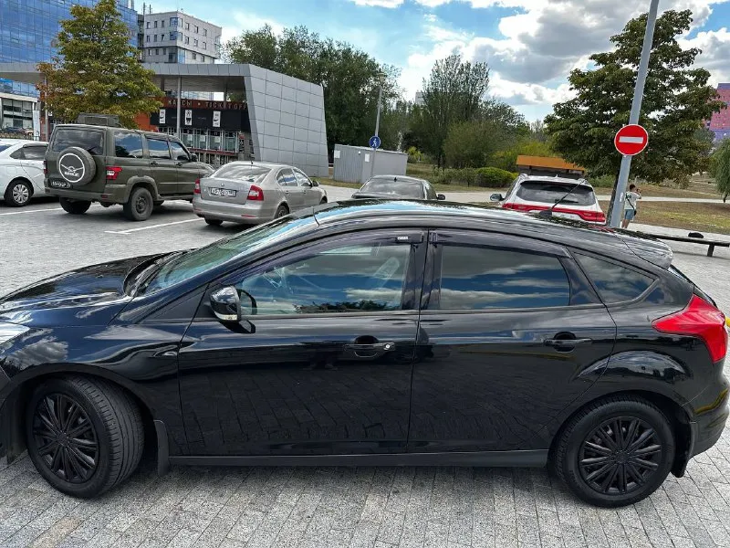Продам ford фокус 3 2012 год. собственник 1.6(105) пробег 220 тыс. в отличном, ухоженном состоянии, вложений не требует на полном ходу! кузов как на фото, вся в родном окрасе ✅без дтп. «двигатель масло не расходует (от замены до замены) работает ровно тихо, пробег родной. • коробка в отличном состоянии переключается без тычков. - ходовая часть обслужена, была заменена рулевая рейка, генератор, аккумулятор, выхлопная труба, едет мягко, комфортно без посторонних шумов и звуков. новая летняя резина. юридически в полном порядке. цена 730.000 руб реальному покупателю торг. феникс +79493784733 телеграмм + +79591386618 📲 tg: @polina234 📞 звоните: +7(949)3784733 - фотография - 4