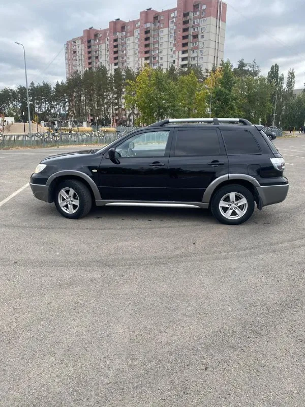 Продам mitsubishi outlander 2004год 2.4 газ/бензин. полный привод коробка автомат. пробег 239т. км в отличном состоянии, не гнилой, по кузову ровный, мотор после капитального ремонта, так же новый грм, помпа, все жидкости, прокладки, свечи и тд. коробка без нареканий. по электрике все исправно, хорошая музыка, парктроник, подогрев сидений, кондиционер и тд. поменян ремкомплект на газ, расход приятный. ходовая перебрана. документы в порядке, переоформление без проблем. авто находиться в новотроицке возле волновахи. цена за авто 725т. р. торг обращаться по номеру +79497180655 - фотография - 2