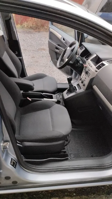 Продажа opel zafira b 2008 года пробег 238000,двигатель 1,8,газ-бензин в птс вписан, зимняя резина. хозяин один, полное переоформление. цена 730000,реальному покупателю торг г. донецк +79496374170наталья - фотография - 5