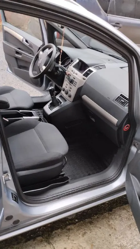 Продажа opel zafira b 2008 года пробег 238000,двигатель 1,8,газ-бензин в птс вписан, зимняя резина. хозяин один, полное переоформление. цена 730000,реальному покупателю торг г. донецк +79496374170наталья - фотография - 7