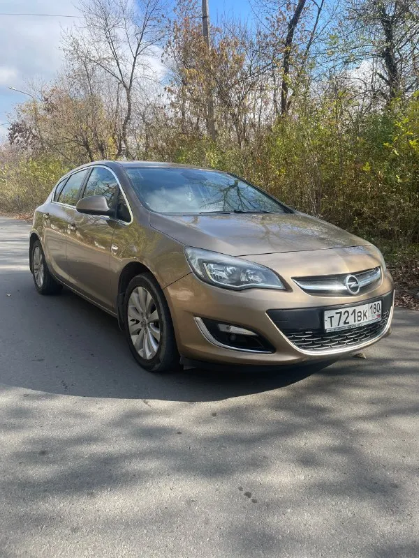 Opel астра j 2013 пробег оригинальный 140.000 птс оригинал, 2 владельца двигатель 1.6 115 лошадей. абсолютно сухой, масло от замены до замены, не ест вообще. коробка классический автомат, без пинков, без рывков. было сделано: заменил резинки на теплообменнике - болячка этих машин, масло свежее в двигателе, замена антифриза в системе, подвеска перебрана, едет мягко. вложений абсолютно никаких. семейный автомобиль, всегда следили ухаживали, обслуживали своевременно. по кузову идеал, ни единого намека на рыжик. хорошая комплектация, хорошая музыка, подушки целые, без дтп царапин и сколов. в машине все работает, все светится, кондер холодит, печка греет. на машине ездили немного, на работу и домой. хорошая летняя резина, зимняя в комплекте. машина в идеальном состоянии! осмотр харцызск цена 919к торг ! +79496329508 роман 📞 звоните: +7(949)6329508 - фотография - 7
