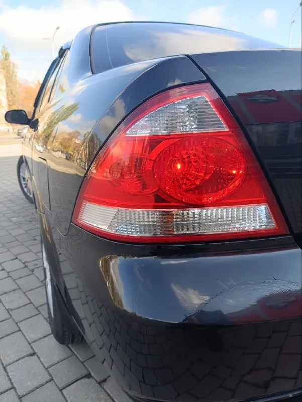 Продам nissan almera classic (2007 г. в.) двигатель 1.6, пробег 280т, в хорошем состоянии. собственник, машиной владею 2.5 года. по машине было много чего сделано. из последнего был заменен радиатор кондиционера, ремень генератора, установлены новые фары. весной была замена сцепления, тросов ручника, хороший аккумулятор, по ходовой части нареканий никаких. прошлой зимой была замена радиатора печки. по кузову есть следы эксплуатации, дыр и всего прочего нет. 2 комплекта свежей резины. двигатель масла не ест ни грамма, замена каждые 5-6 т. за все время машина не разу не подвела, все что нужно было менять - менялось, каждая кнопка работает. от машины не избавляюсь, любые проверки за ваш счет, машина полностью обслужена, вложений не требует, покупкой останетесь довольны. по документам порядок. переоформление в мрэо. цена 540.000 ₽, торг заинтересованным людям в разумных пределах. территориально донецк тел. +79493234882 - фотография - 8