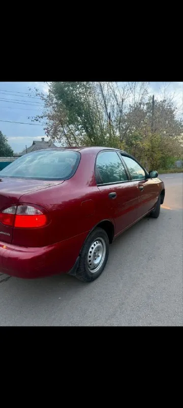 Продам daewoo lanos 2002 года с 1 хозяином. машина не гнилая-стаканы, дно, пороги, поддомкратники всё в хорошем состоянии. мотор работает отличная, не дымит, не троит, масло, ремень грм, фильтра поменяны. коробка переключает плавно, все передачи на месте, без хрустов. по ходовке всё хорошо, ничего не стучит, не гремит. машина полностью обслужена. все стёкла родные, без трещин. по электрике работает каждая кнопка. комплектация:центральный замок, сигнализация, кондиционер рабочий,2 передних электростеклоподемники, гидроусилитель, два ключа, два комплекта колес на штампах, зима лето, сервизные книжки. с родным пробегом 190.000км. в одной семье все время. город осмотра: макеевка. переоформление в мрео без проблем. контактный телефон: +79495281021 цена:370тыс рублей торг минимальный. - фотография - 5