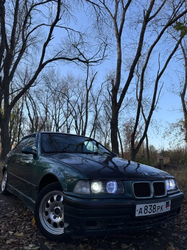 Продам bmw 316i (e36) 🔥 год выпуска:1993🔥 пробег, км:111.111 🔥 модификация:1.6 mт 🔥 тип двигателя:бензин🔥 коробка передач :механика 🔥 привод:задний тип кузова : легковой седан🔥 koмплeктaция: comfort🔥 цвет: зеленый 🔥 документы-постоянный днр учет. (переоформляемая) в продаже легенда bmw e36 на полном ходу, в боевом состоянии, готова к зимнему сезону. двигатель после капититалки, работает идеально, не троит, не дымит, заводится с пол оборота. кпп(5 ступка)-всё в рабочем состоянии, все передачи включаются, без хрустов, ничего не выбивает. ходовая в порядке, единственное-задние стойки под замену. свет, люк, стеклоподьемники, печка всё в рабочем состоянии. в подарок полный багажник запчастей. так же имеется видео, по просьбе отправлю для более лучшего осмотра авто. цена:129.999 тысяч звонить в любое удобное время по номеру : +79495752024 ( если недоступен, telegram, whatsapp на этот номер 🤝) возможен пригон по договоренности. возможен обмен. - фотография - 9