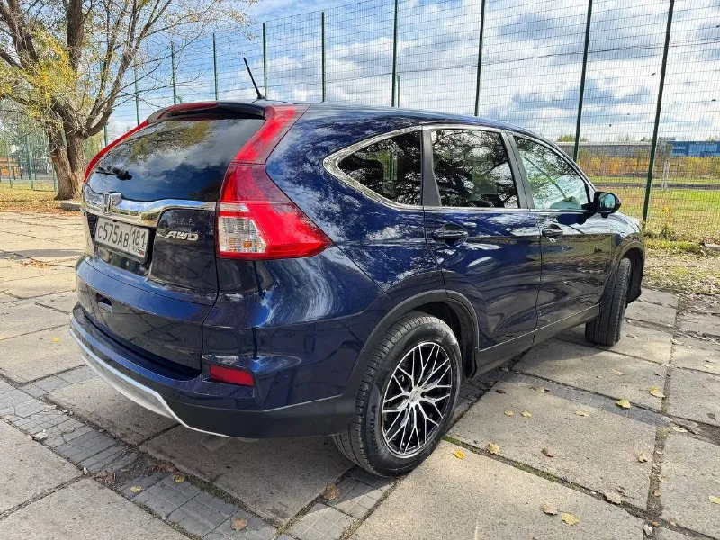 Продам honda cr-v 2.4 год - 2015 пробег - 160 000 км полный привод awd комплектация: кондиционер, круиз-контроль, датчик света, датчик дождя, мультируль, электрическое сиденье, абс, антипробуксовка, курсовая устойчивость, бортовой компьютер, центральный замок, бесключевой доступ, камера заднего вида мультимедиа с блютуз. пройдено то, фары в бронепленке. заменено масло в коробке, свечи зажигания, так же произведена замена колодок. ходовая в идеале. два комплекта резины новой на дисках. машина действительно в отличном состоянии. надежный автомобиль. аккуратная эксплуатация. пригонял для себя, в моем владении (c 2022 года). на интересующие вас вопросы отвечу, звоните. прошёл все то. своевременно обслуживался. осмотр в городе зоринск цена 2 000 000 рублей, торг. +79595012167 📞 звоните: +7(959)5012167 - фотография - 2