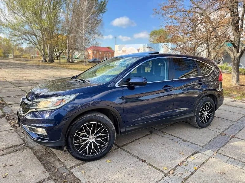 Продам honda cr-v 2.4 год - 2015 пробег - 160 000 км полный привод awd комплектация: кондиционер, круиз-контроль, датчик света, датчик дождя, мультируль, электрическое сиденье, абс, антипробуксовка, курсовая устойчивость, бортовой компьютер, центральный замок, бесключевой доступ, камера заднего вида мультимедиа с блютуз. пройдено то, фары в бронепленке. заменено масло в коробке, свечи зажигания, так же произведена замена колодок. ходовая в идеале. два комплекта резины новой на дисках. машина действительно в отличном состоянии. надежный автомобиль. аккуратная эксплуатация. пригонял для себя, в моем владении (c 2022 года). на интересующие вас вопросы отвечу, звоните. прошёл все то. своевременно обслуживался. осмотр в городе зоринск цена 2 000 000 рублей, торг. +79595012167 📞 звоните: +7(959)5012167 - фотография - 8