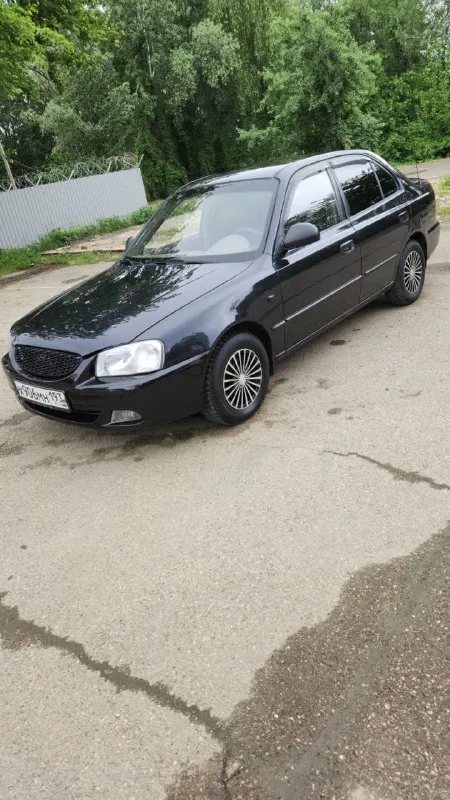 Продаю hyundai accent 2008 год коробка автомат газ евро4 кондиционер парктроники музыка новая зимняя резина сигнализация с автозапуском перфорированные тормозные диски ксенон фары туманки документы в порядке авто в полном порядке вложений не каких не надо!цена 565000 руб. осмотр г енакиево тел +79493501738 - фотография - 1