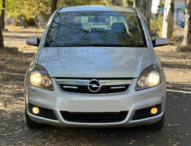 Opel zafira b 🛳️ opel зафира б ✅ 1.8 бензин ✅кпп механика ✅родной пробег 258.000 км ✅год 2007 ✅цена 660тыс. комфортный 7ми местный автомобиль в отличном состоянии, как внешне так и технически. двигатель отличный, работает ровно. коробка переключает без посторонних звуков. кузов без гнили и ржавчины. ходовая мягкая, отрабатывает отлично. салон в идеальном состоянии, опрятный. авто без вложений! любые проверки за ваш счет. сопровождение в мрэо. 📝 ✅климат контроль ✅датчик дождя ✅датчик света ✅обогрев передних сидений ✅бортовой компьютер ✅мультируль ✅электропривод зеркал ✅электропривод фар ✅обогрев зеркал / заднего стекла дополнительные вопросы по телефону📞 г. донецк +79081853560 whatsapp +79495584327 феникс 📞 звоните: +7(949)5584327 - фотография - 5