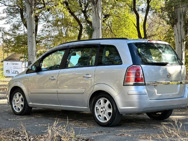 Opel zafira b 🛳️ opel зафира б ✅ 1.8 бензин ✅кпп механика ✅родной пробег 258.000 км ✅год 2007 ✅цена 660тыс. комфортный 7ми местный автомобиль в отличном состоянии, как внешне так и технически. двигатель отличный, работает ровно. коробка переключает без посторонних звуков. кузов без гнили и ржавчины. ходовая мягкая, отрабатывает отлично. салон в идеальном состоянии, опрятный. авто без вложений! любые проверки за ваш счет. сопровождение в мрэо. 📝 ✅климат контроль ✅датчик дождя ✅датчик света ✅обогрев передних сидений ✅бортовой компьютер ✅мультируль ✅электропривод зеркал ✅электропривод фар ✅обогрев зеркал / заднего стекла дополнительные вопросы по телефону📞 г. донецк +79081853560 whatsapp +79495584327 феникс 📞 звоните: +7(949)5584327 - фотография - 7