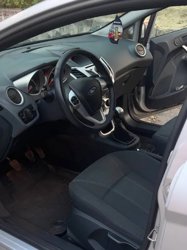 Продам ford fiesta mk6 ( ford фиеста мк6) 2009 г. в. машина на все 5/5, мотор 1.2 в связке с 5ст механикой, расход минимальный , коробка без нюансов, все жидкости заменены, проехал 500км ходовая после то, проходил в начале осени лкп, железо тоже без нареканий машина наша, 181 учет 700.000₽ + символический торг +79591448338 📞 звоните: +7(959)1448338 - фотография - 5