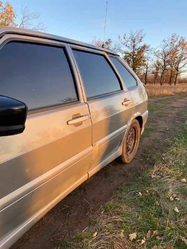 Ваз 2114 в редком цвете «невада» 170.000 родной пробег! без дтп! двигатель 1.6 8-ми клапанный. работает идеально! коробка механика, переключает отлично, не хрустит, не выбивает. новый грм, новая система охлаждения (вся). дно, стаканы, пороги, лонжероны - целые! салон ухожен. электрика работает. хорошая музыка. старлайн с автозапуском. трасса subaru саунд, прошивка, 2 комплекта резины на дисках. тонировка в круг. состояние сел поехал! документы чистые, продажа с переоформлением. дополнительные фото и видео могу отправить по запросу. цена 275.000₽ торг снежное +7 (949) 643-24-40 📞 звоните: +7(949)6432440 - фотография - 3