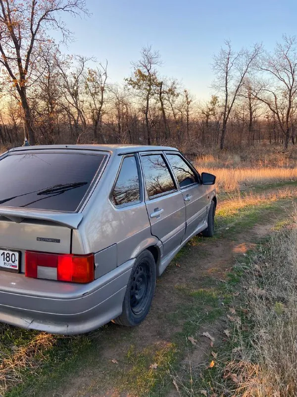 Ваз 2114 в редком цвете «невада» 170.000 родной пробег! без дтп! двигатель 1.6 8-ми клапанный. работает идеально! коробка механика, переключает отлично, не хрустит, не выбивает. новый грм, новая система охлаждения (вся). дно, стаканы, пороги, лонжероны - целые! салон ухожен. электрика работает. хорошая музыка. старлайн с автозапуском. трасса subaru саунд, прошивка, 2 комплекта резины на дисках. тонировка в круг. состояние сел поехал! документы чистые, продажа с переоформлением. дополнительные фото и видео могу отправить по запросу. цена 275.000₽ торг снежное +7 (949) 643-24-40 📞 звоните: +7(949)6432440 - фотография - 4