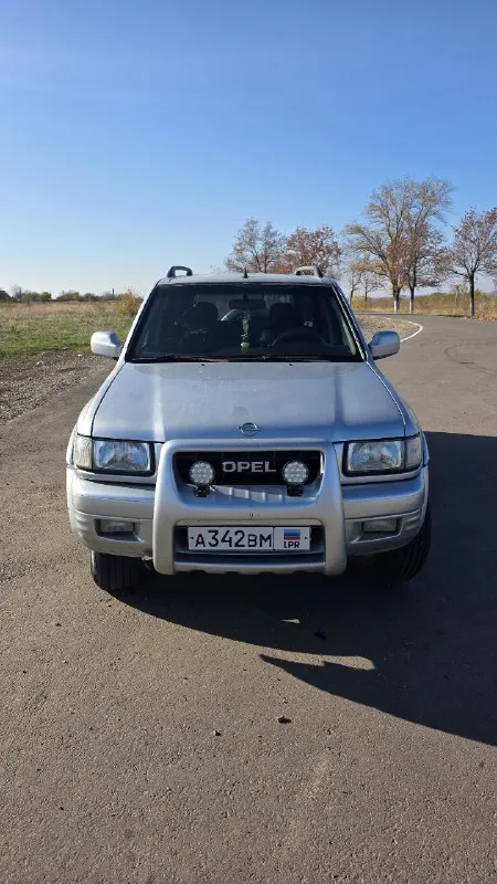 Продам opel frontera b 2.2 турбо дизель. год:1999 подключаемый полный привод подогрев, электрорегулировка зеркал кондиционер, электростеклоподъемники в круг машиной владею 3 года, много чего сделано, именно: установлен контрактный двигатель (проехал на нем тыс 15000) замена тнвд перебрана вся подвеска замена радиатора генератора, термостат, сцепление новая летняя резина чехлы с экокожи, делал под заказ проведена проводка под подогрев передних седений, нужно купить кнопки. музыка: динамики - silvester 61se саб - machete light s12 усилитель - avatar 4.360 хороший свет днище не гнилое есть моменты по кузову, все видно на фото. цена 620т. обоснованый торг стоит на лнр учёте, хозяин на связи, переоформление без проблем +79591793455 📞 звоните: +7(959)1793455 - фотография - 2