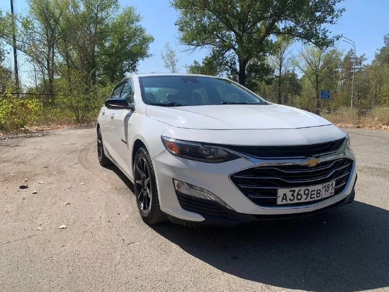 Chevrolet malibu 2020 года 1.5 турбо (166 лс) акпп пробег 88 тысяч км машина в хорошем состоянии. электрорегулировка сиденья, подогрев сидений, двух зонный климат контроль, подогрев зеркал, датчик слепых зон, система предотвращения выезда из полосы движения, адаптивный круиз контроль, система предотвращения столкновения с функцией автоматического торможения, авто дальний свет, датчик света и дождя, датчики давления в шинах, бесключевой доступ, камера заднего вида, парктроники, сенсорный экран, appel carplay, android auto, панорамная крыша(люк). 1 800 000(возможен обмен, торг!) станица луганская, луганск. +79590161959 📞 звоните: +7(959)0161959 - фотография - 2