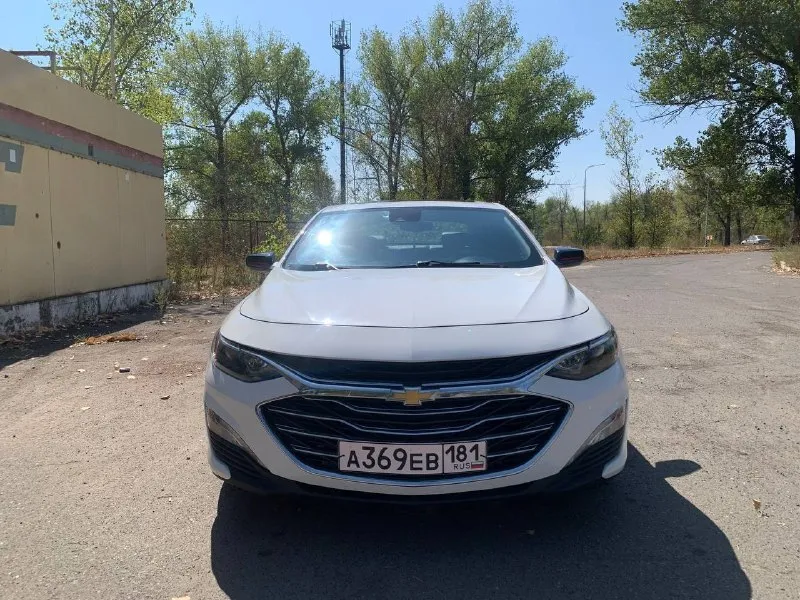 Chevrolet malibu 2020 года 1.5 турбо (166 лс) акпп пробег 88 тысяч км машина в хорошем состоянии. электрорегулировка сиденья, подогрев сидений, двух зонный климат контроль, подогрев зеркал, датчик слепых зон, система предотвращения выезда из полосы движения, адаптивный круиз контроль, система предотвращения столкновения с функцией автоматического торможения, авто дальний свет, датчик света и дождя, датчики давления в шинах, бесключевой доступ, камера заднего вида, парктроники, сенсорный экран, appel carplay, android auto, панорамная крыша(люк). 1 800 000(возможен обмен, торг!) станица луганская, луганск. +79590161959 📞 звоните: +7(959)0161959 - фотография - 3