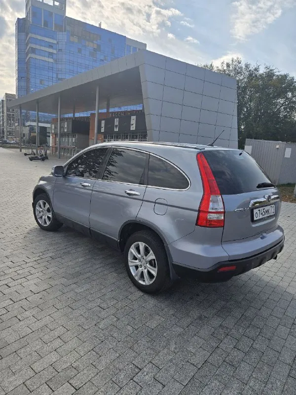 Продам хонда cr-v. 2008 год машина в отличном состоянии. машина обсалютно без вложений на данный момент. двигатель работает идеально, коробка обычный автомат работает прекрасно. ходовка мячек. по кузову без вопросов. салон ухоженный в отличном состоянии. хорошая комплектация есть всё для комфортной езды. более подробная информация по телефону. новый владелец будет доволен машиной. цена 1200000. тел +79495058416. - фотография - 2