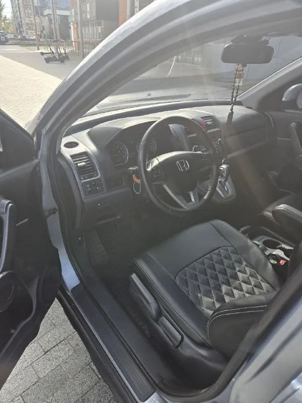 Продам хонда cr-v. 2008 год машина в отличном состоянии. машина обсалютно без вложений на данный момент. двигатель работает идеально, коробка обычный автомат работает прекрасно. ходовка мячек. по кузову без вопросов. салон ухоженный в отличном состоянии. хорошая комплектация есть всё для комфортной езды. более подробная информация по телефону. новый владелец будет доволен машиной. цена 1200000. тел +79495058416. - фотография - 6