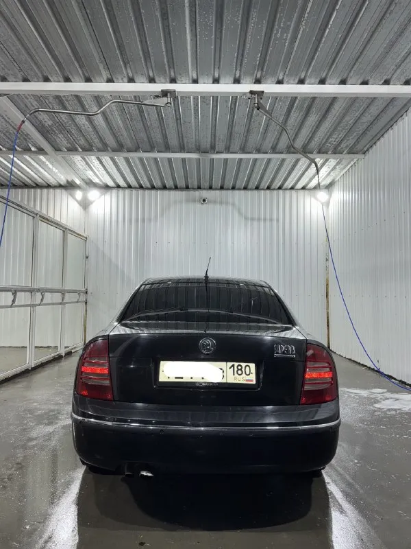Skoda superb 2.5 tdi 2006 год комплектация: 100 edition 🔥 🔥 🔥 -подогрев заднего стекла -подогрев передних и задних сидений -подогрев боковых зеркал -кожаный салон -солнечные батареи в люке ( циркулирует воздух в салоне летом, на заглушенной машине ) -электролегулировка боковых зеркал -память водительского сидения -электропривод передних сидений - недешёвая android магнитола - мульти руль - круиз контроль машина в хорошем состоянии, полностью обслуженная подвеска и двигатель ( менял грм и все вытекающее в конце июля). машина-сел, поехал. стоят оригинальные 17-тые диски, отдам зимнюю резину на нее ( отъездила один сезон) и два комплекта ковриков. владею машиной 2 года. по документам абсолютно чистая. телефон : +79493826858 ( донецк), звонить до 22:00 цена : 685000 руб. торг у капота 📞 звоните: +7(949)3826858 - фотография - 5