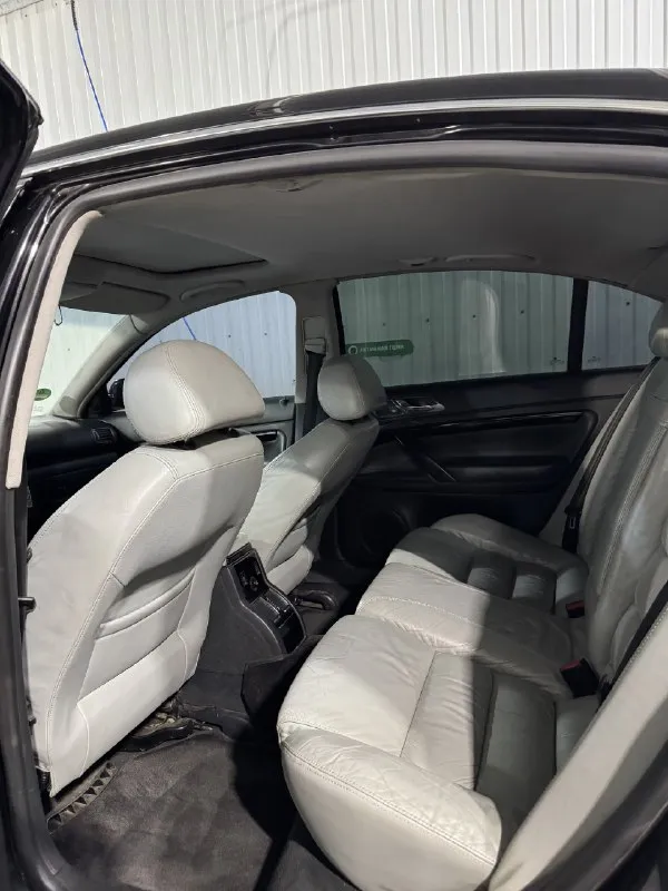 Skoda superb 2.5 tdi 2006 год комплектация: 100 edition 🔥 🔥 🔥 -подогрев заднего стекла -подогрев передних и задних сидений -подогрев боковых зеркал -кожаный салон -солнечные батареи в люке ( циркулирует воздух в салоне летом, на заглушенной машине ) -электролегулировка боковых зеркал -память водительского сидения -электропривод передних сидений - недешёвая android магнитола - мульти руль - круиз контроль машина в хорошем состоянии, полностью обслуженная подвеска и двигатель ( менял грм и все вытекающее в конце июля). машина-сел, поехал. стоят оригинальные 17-тые диски, отдам зимнюю резину на нее ( отъездила один сезон) и два комплекта ковриков. владею машиной 2 года. по документам абсолютно чистая. телефон : +79493826858 ( донецк), звонить до 22:00 цена : 685000 руб. торг у капота 📞 звоните: +7(949)3826858 - фотография - 6