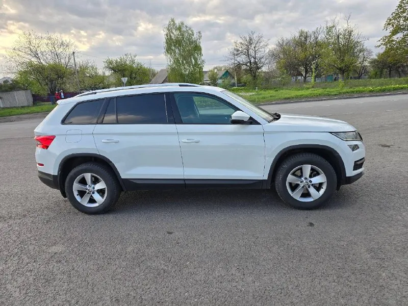 Собственник пpодам skoda kodiaq (7 мест)2020год в отличном соcтоянии передний привод, двигатель 1.4 турбо (150лс), бензин, коробка dsg dq250 цена: 1,850 номер для связи : +79494703045 ( телеграм ) +79495306517 снежное, торез, шахтёрск, донецк - фотография - 2