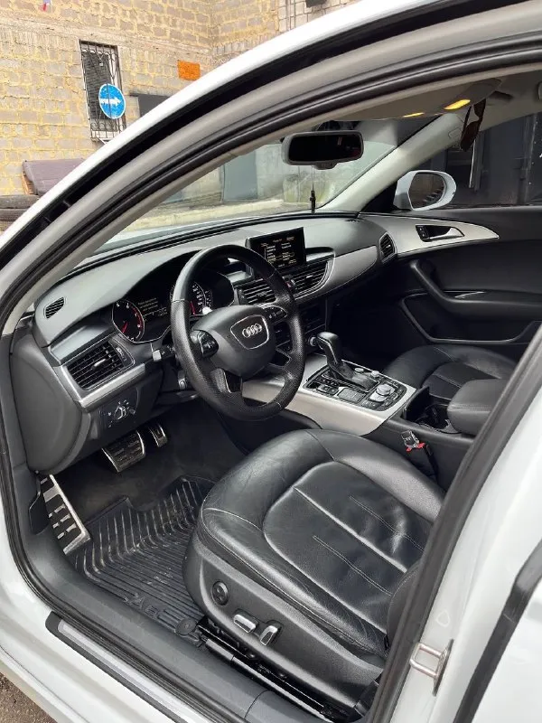 Audi a6 (c7 рестайлинг) 2015 г. в. цена: 1.900.000р (торг присутствует) 190 л. с. пробег: 250.000 км комплектация: пред максимальная. состояние:5/5, косяков нет. : 1.8т в идеале, все перебрано, масло не ест! переоформление без проблем. ☎️+7(949)800-60-50 📞 звоните: +7(949)8006050 - фотография - 8