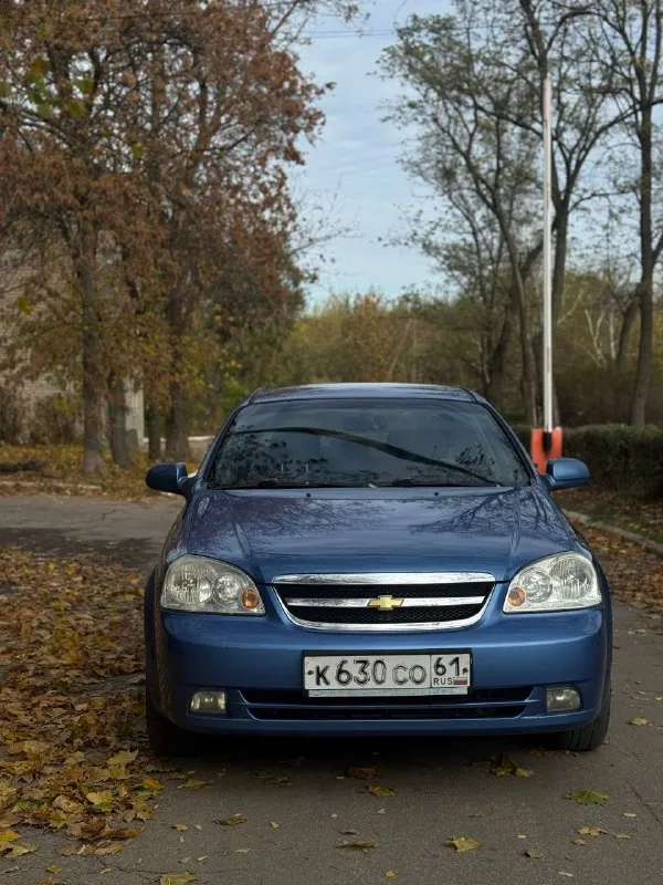 Продам chevrolet lachetti 1.6 мт 2007 машина в одних руках 15 лет, в достойном состоянии пробег 230.000 2 хозяина за всю историю производства южной кореи. птс оригинал. кузов весь в родной краске, дтп не было. салон чистый, в машине ни когда не курили. из опций :гур, abs, airbag, кондиционер, все электростеклоподъёмники, электрозеркала с подогревом и электро регулировкой, музыка (есть управление с руля), литые диски, противотуманные фары отличная сигнализация с обратной связью, с радиусом действия около 1 км. есть зимняя резина на дисках. я второй владелец. в прошлом году заменён новый оригинальный компрессор кондиционера и радиатор, произведен полный кап. ремонт системы кондиционирования. в прошлом месяце установлены новые хорошие тормозные диски с колодками. за время эксплуатации много чего менялось, машина обслуживалась, все в рабочем состоянии. сервисные книжки, 2 ключа юридически чистая, полное переоформление. цена 625.000₽ торг будет реальному покупателю ! +79494681968 - фотография - 2