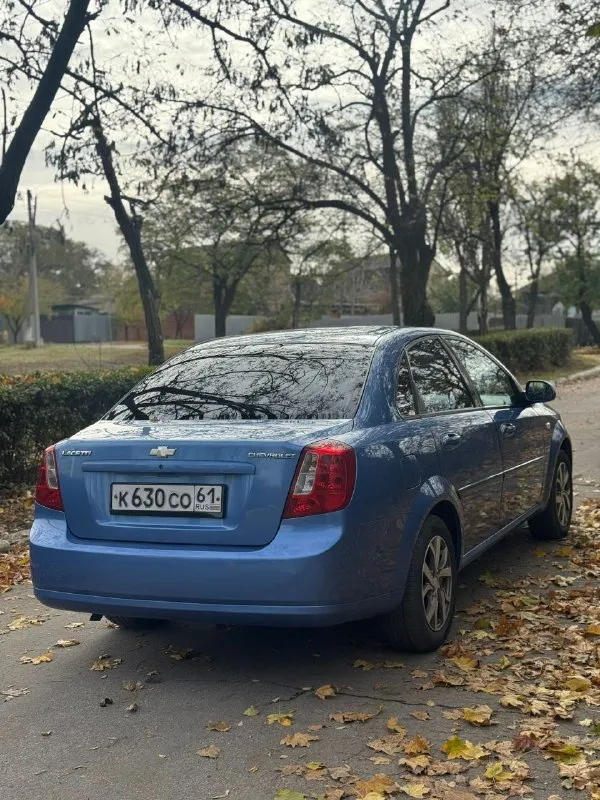 Продам chevrolet lachetti 1.6 мт 2007 машина в одних руках 15 лет, в достойном состоянии пробег 230.000 2 хозяина за всю историю производства южной кореи. птс оригинал. кузов весь в родной краске, дтп не было. салон чистый, в машине ни когда не курили. из опций :гур, abs, airbag, кондиционер, все электростеклоподъёмники, электрозеркала с подогревом и электро регулировкой, музыка (есть управление с руля), литые диски, противотуманные фары отличная сигнализация с обратной связью, с радиусом действия около 1 км. есть зимняя резина на дисках. я второй владелец. в прошлом году заменён новый оригинальный компрессор кондиционера и радиатор, произведен полный кап. ремонт системы кондиционирования. в прошлом месяце установлены новые хорошие тормозные диски с колодками. за время эксплуатации много чего менялось, машина обслуживалась, все в рабочем состоянии. сервисные книжки, 2 ключа юридически чистая, полное переоформление. цена 625.000₽ торг будет реальному покупателю ! +79494681968 - фотография - 5