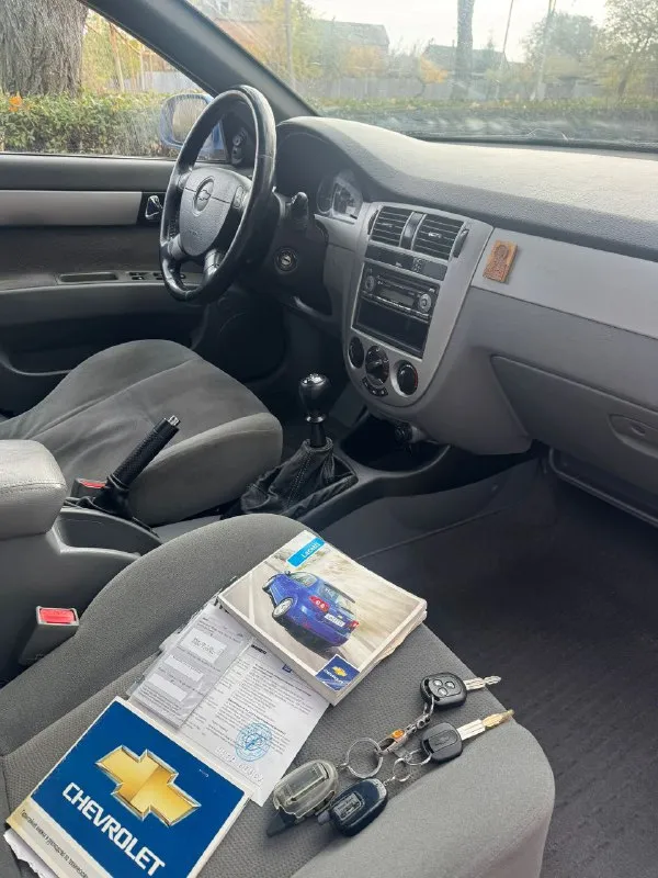 Продам chevrolet lachetti 1.6 мт 2007 машина в одних руках 15 лет, в достойном состоянии пробег 230.000 2 хозяина за всю историю производства южной кореи. птс оригинал. кузов весь в родной краске, дтп не было. салон чистый, в машине ни когда не курили. из опций :гур, abs, airbag, кондиционер, все электростеклоподъёмники, электрозеркала с подогревом и электро регулировкой, музыка (есть управление с руля), литые диски, противотуманные фары отличная сигнализация с обратной связью, с радиусом действия около 1 км. есть зимняя резина на дисках. я второй владелец. в прошлом году заменён новый оригинальный компрессор кондиционера и радиатор, произведен полный кап. ремонт системы кондиционирования. в прошлом месяце установлены новые хорошие тормозные диски с колодками. за время эксплуатации много чего менялось, машина обслуживалась, все в рабочем состоянии. сервисные книжки, 2 ключа юридически чистая, полное переоформление. цена 625.000₽ торг будет реальному покупателю ! +79494681968 - фотография - 7