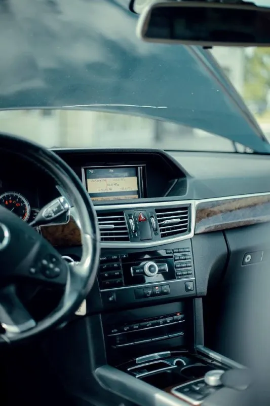 Продам личный автомобиль mercedes e 200 w 212 объемом 1.8 л turbo 2012 г. в. автомобиль в идеальном состоянии, весь в заводском окрасе. с родным не мотаным пробегом 191 тыс км на момент объявления. я второй хозяин, автомобиль приобретал в краснодарском крае в автосалоне. по техническому состоянию автомобиль полностью обслужен, на 160.000 километре производилась замена цепи грм и фаза распределителей, все запчасти ставились оригинальные, ходовая часть в идеальном техническом состоянии. по комплектации: кожаный салон, двухзонный климат-контроль, подогрев и электропривод сидений, хорошая медиа и аудио сопровождение, салон в хорошем состоянии, два ключа. документы полностью чистые, автомобиль на постоянном учете рф, 180 регион, возможно любое переоформление. цена 1 200 000 рублей. за дополнительной информацией звоните, либо пишите в л. с., все расскажу скину. +79493255168 - фотография - 6