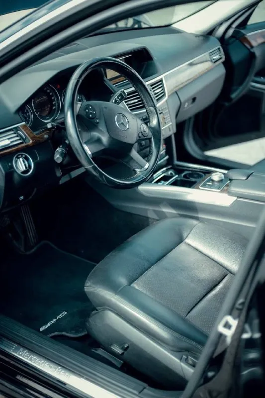 Продам личный автомобиль mercedes e 200 w 212 объемом 1.8 л turbo 2012 г. в. автомобиль в идеальном состоянии, весь в заводском окрасе. с родным не мотаным пробегом 191 тыс км на момент объявления. я второй хозяин, автомобиль приобретал в краснодарском крае в автосалоне. по техническому состоянию автомобиль полностью обслужен, на 160.000 километре производилась замена цепи грм и фаза распределителей, все запчасти ставились оригинальные, ходовая часть в идеальном техническом состоянии. по комплектации: кожаный салон, двухзонный климат-контроль, подогрев и электропривод сидений, хорошая медиа и аудио сопровождение, салон в хорошем состоянии, два ключа. документы полностью чистые, автомобиль на постоянном учете рф, 180 регион, возможно любое переоформление. цена 1 200 000 рублей. за дополнительной информацией звоните, либо пишите в л. с., все расскажу скину. +79493255168 - фотография - 7