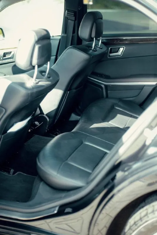 Продам личный автомобиль mercedes e 200 w 212 объемом 1.8 л turbo 2012 г. в. автомобиль в идеальном состоянии, весь в заводском окрасе. с родным не мотаным пробегом 191 тыс км на момент объявления. я второй хозяин, автомобиль приобретал в краснодарском крае в автосалоне. по техническому состоянию автомобиль полностью обслужен, на 160.000 километре производилась замена цепи грм и фаза распределителей, все запчасти ставились оригинальные, ходовая часть в идеальном техническом состоянии. по комплектации: кожаный салон, двухзонный климат-контроль, подогрев и электропривод сидений, хорошая медиа и аудио сопровождение, салон в хорошем состоянии, два ключа. документы полностью чистые, автомобиль на постоянном учете рф, 180 регион, возможно любое переоформление. цена 1 200 000 рублей. за дополнительной информацией звоните, либо пишите в л. с., все расскажу скину. +79493255168 - фотография - 9