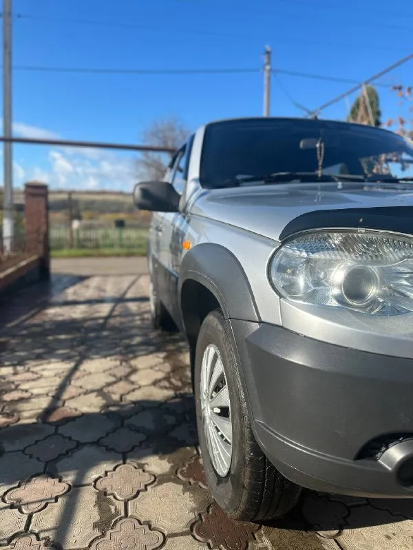 Chevrolet niva 1.7 газ/бензин год выпуска-2012 пробег-154000 автомобиль в одних руках с салона. ни одна деталь не крашеная, даже бампера. ржавчины и гнили нет вообще. приезжайте смотрите, любые проверки. автомобиль ездил чисто по трассе. цена-750.000 номер телефона +79497141998 +79490291949 - фотография - 2